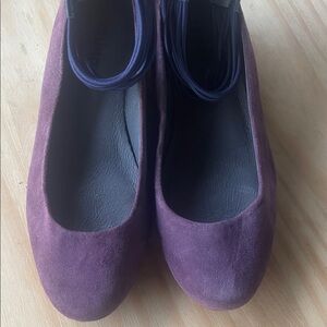 Tsubo Women's Deep Purple Suede Flats